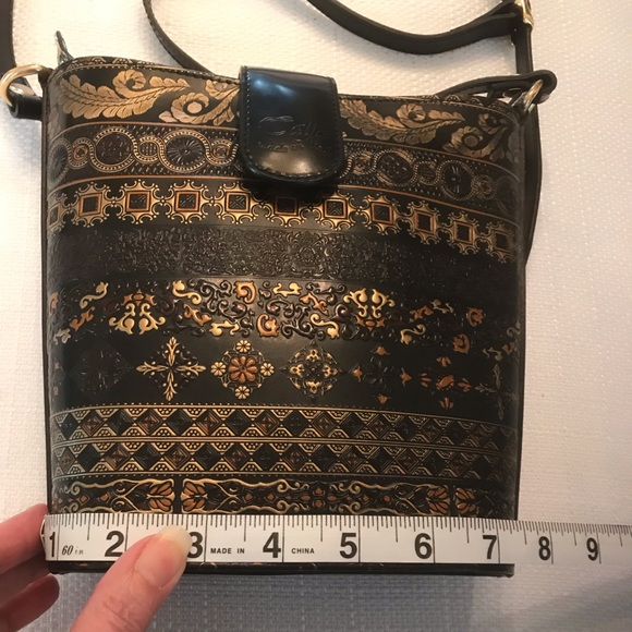 Calja Italian Artistic Leather Crossbody Handbag with Elegant Embossed Pattern - Picture 11 of 14